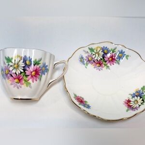 EXCELLENT Pink Daisies by Old Royal English Bone China Vintage Teacup Saucer.